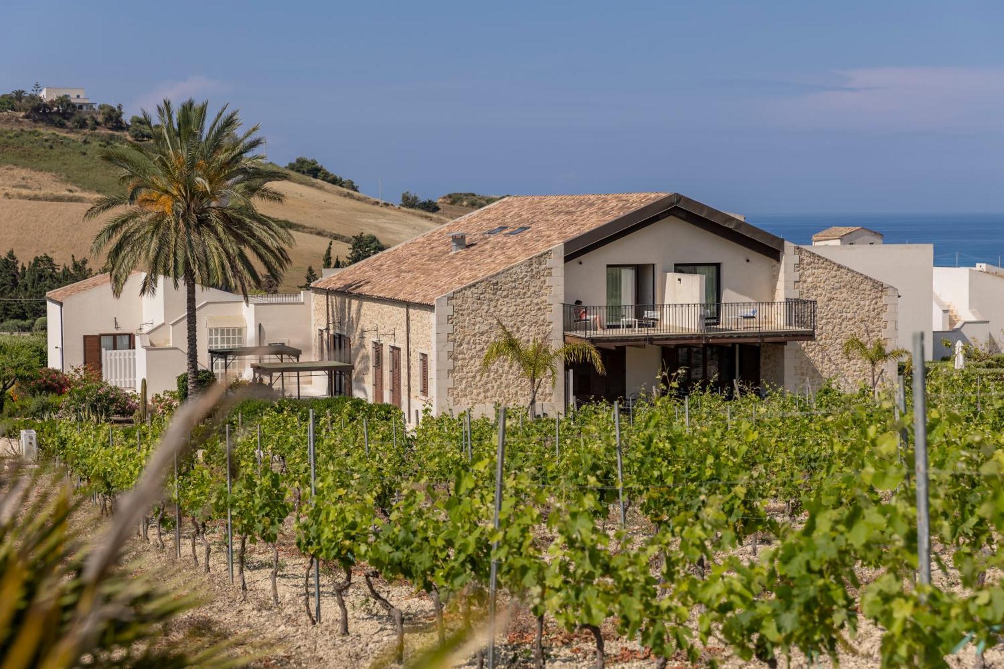 Borgo Giallonardo Wine Relais Realmonte Exterior photo