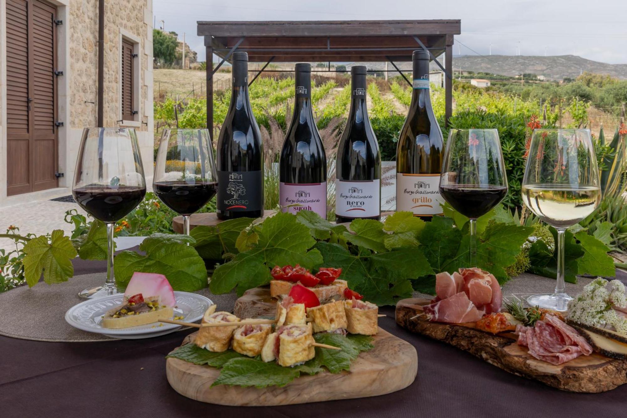 Borgo Giallonardo Wine Relais Realmonte Exterior photo